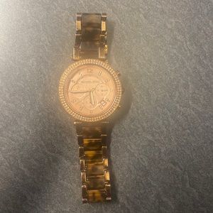 Michael Kors MK5841 Women's Watch - gently used